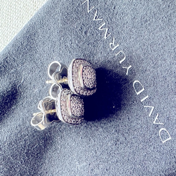 AUTHENTIC DAVID YURMAN “Petite Albion” Pave Diamond Studs. Excellent condition. - Picture 4 of 6
